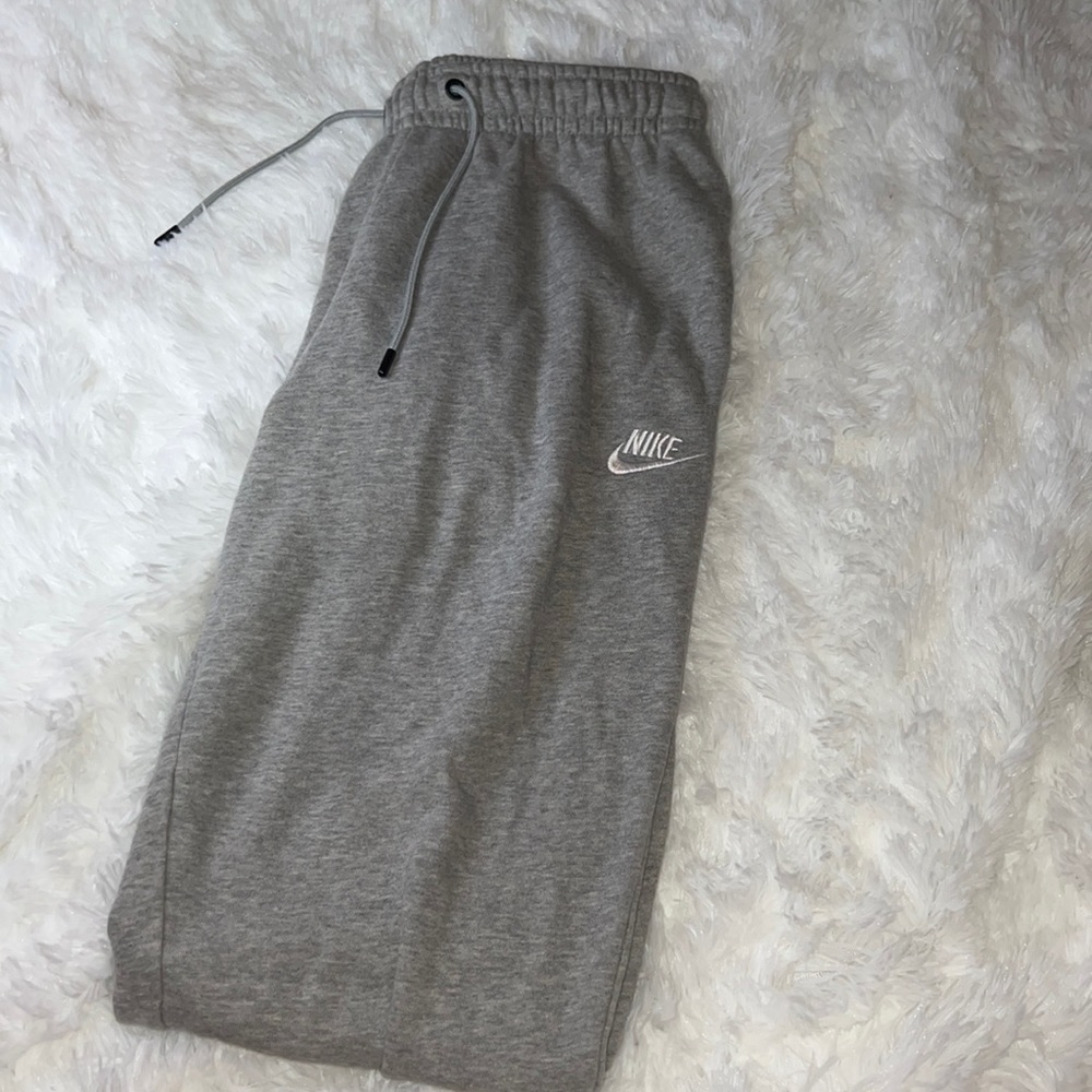 Women’s grey sweat pants